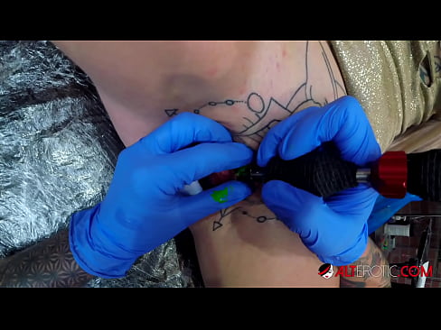 ❤️ Extrem tattooed Hottie Sully Savage krut en Tattoo op hirem Klitoris ️ Super Sex op Porno lb.yinshuabang.top